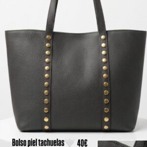 Bolso de piel y tachuelas