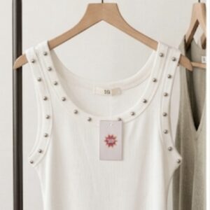 Camiseta tachuelas