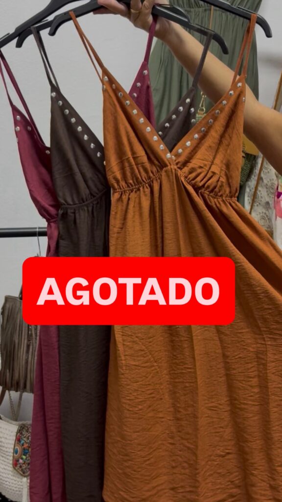 Vestido tachuelas corto
