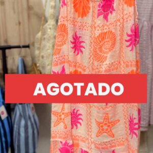 Vestido camisero de tirantes estampado veraniego.