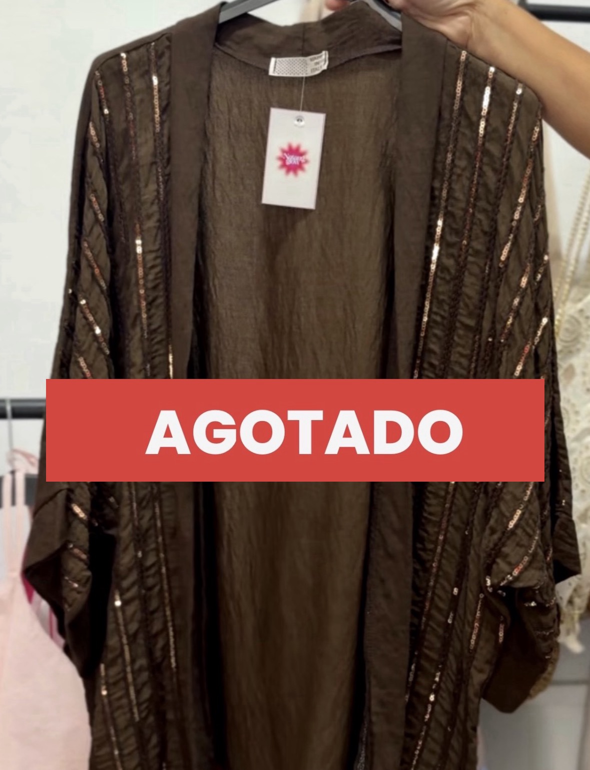 Kimono/capa marrón chocolate con detalle de lentejuela.