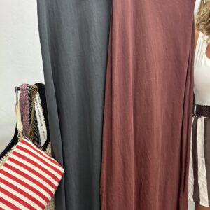 Vestido hombreras tachuelas