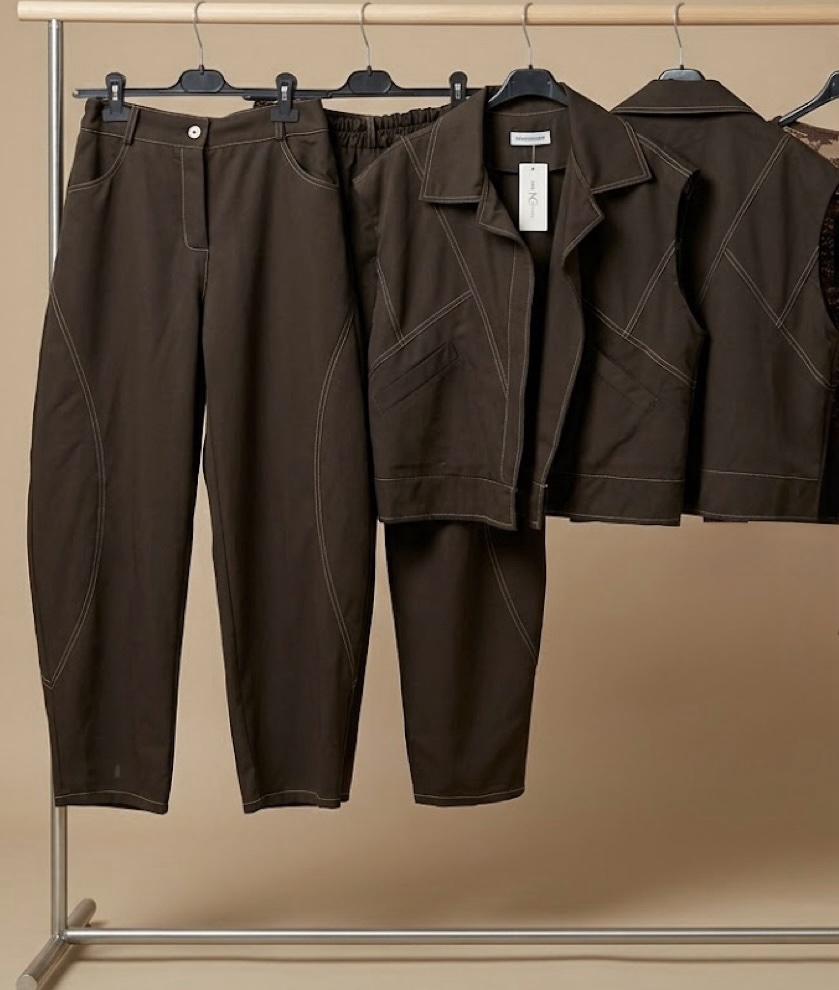 Conjunto de chaleco y pantalón marrón chocolate